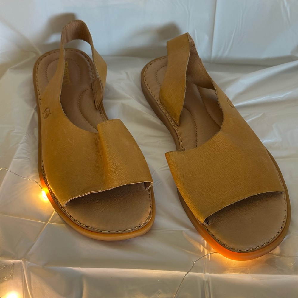 Women's 8M-Born Leather Marigold Slingback Sandals